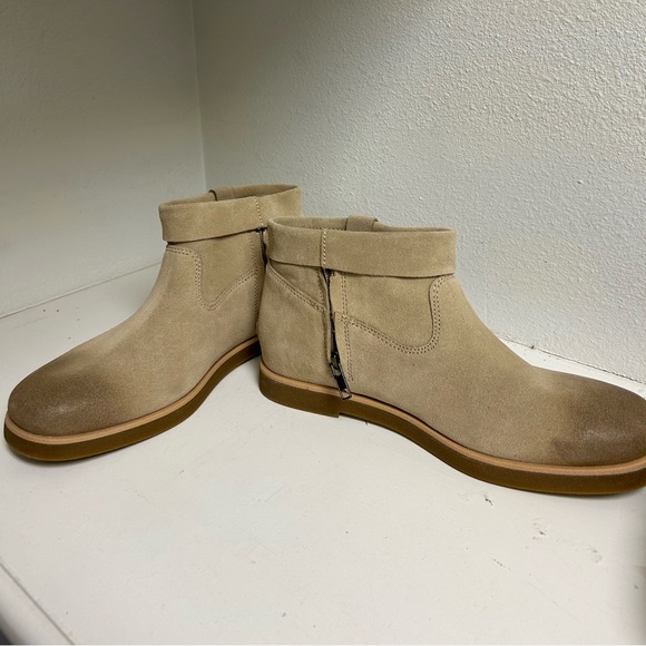 NWOT Ugg ankle boots - Picture 1 of 2